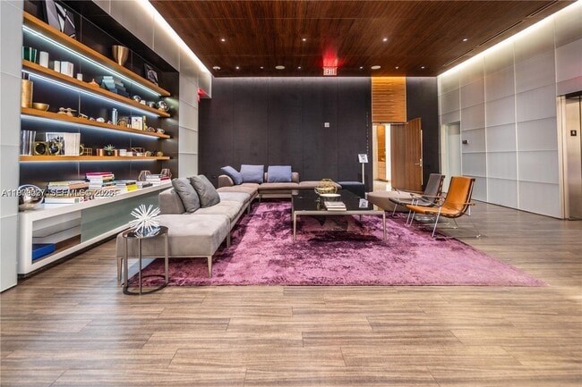 Building Photo - 68 SE 6th St