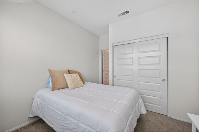 Building Photo - 40379 Melrose Dr