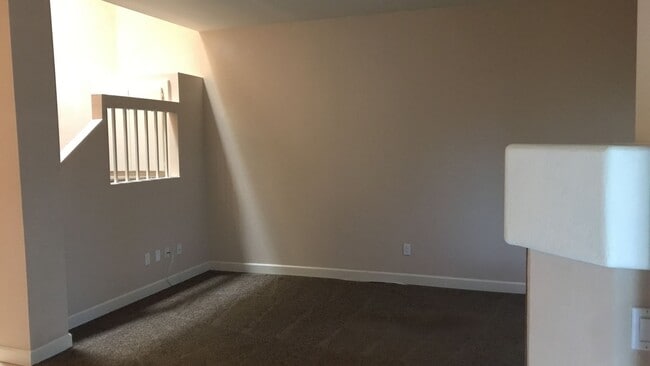 Building Photo - 2 Bed, 2.5 Bath Two-Story Condo with Garage