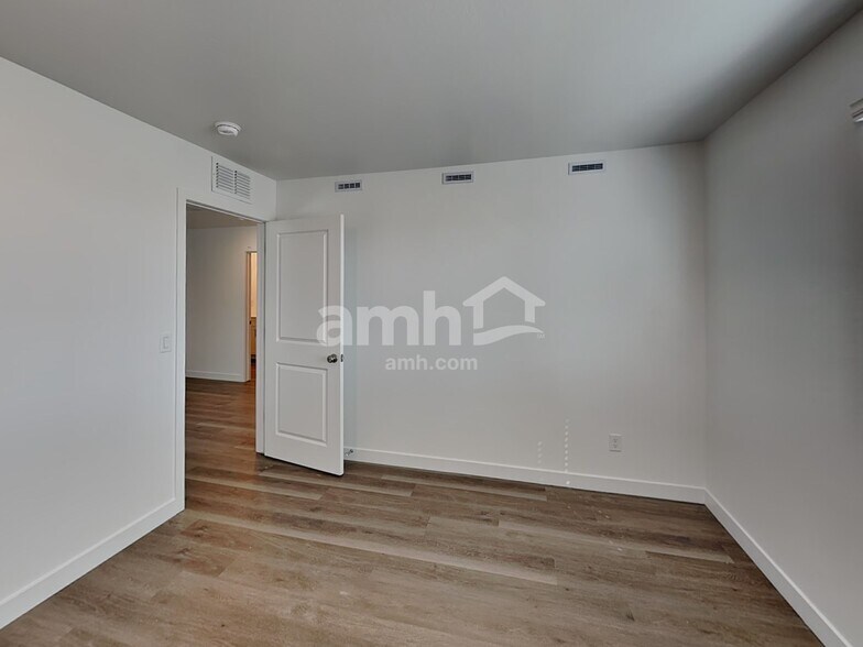 Building Photo - 20177 W Thomas Rd