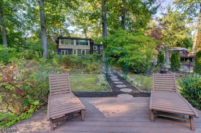 Building Photo - 15 Scenic Dr