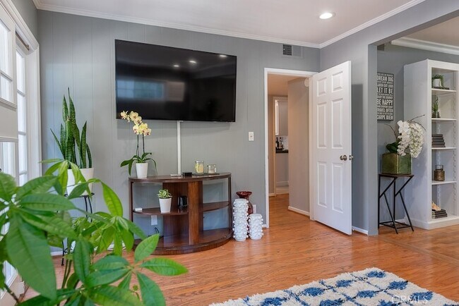 Building Photo - 13383 Contour Dr