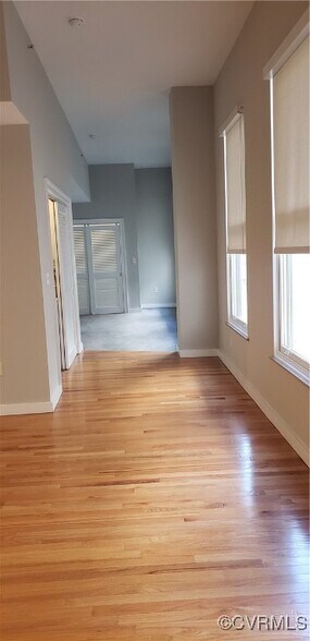 Building Photo - 230 N 6th St
