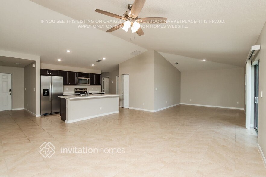 Building Photo - 555 NW North Macedo Blvd