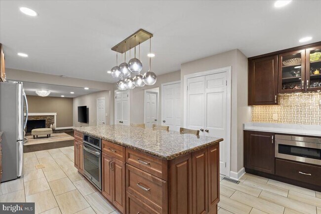 Building Photo - 9472 Lapstrake Ln