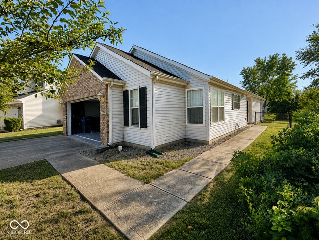 Building Photo - 7226 Parklake Cir