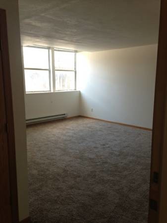 Building Photo - 122 Maine St