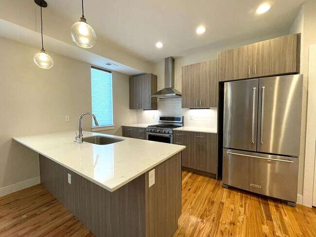 Building Photo - 2 BD/2 1/2Bath in Denver's Modern Townhome...