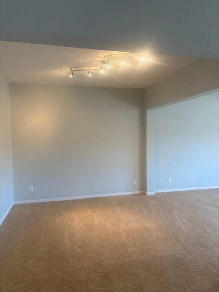 Building Photo - 5406 Scarletoak Dr