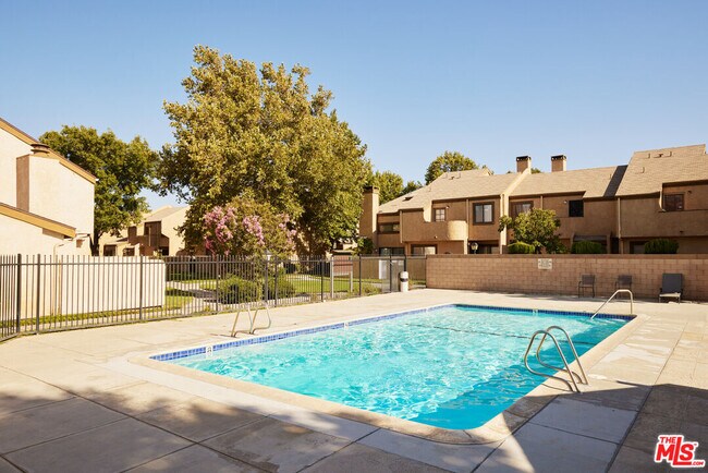 Building Photo - 1836 E Ave J2