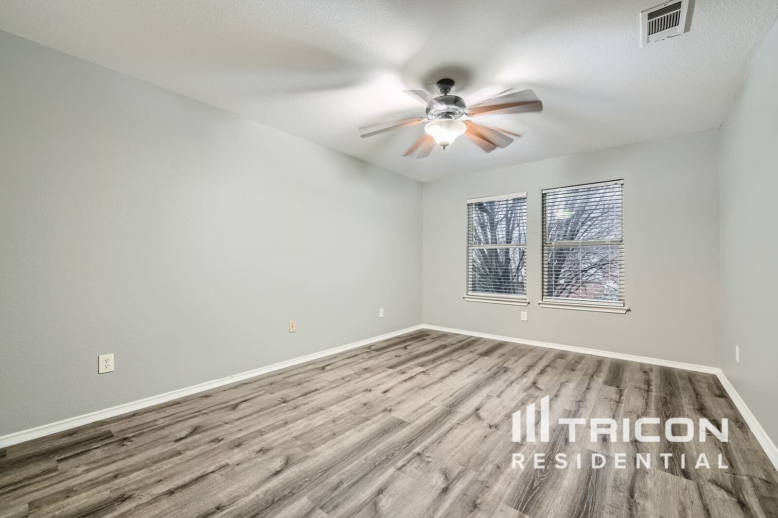 Building Photo - 220 Flatwood Dr