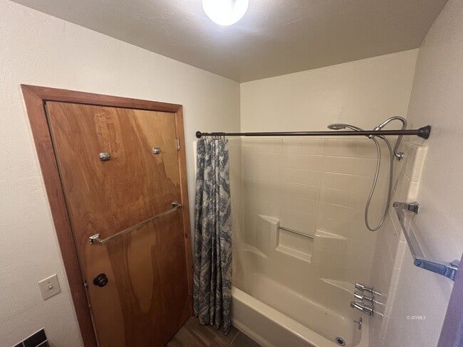 Building Photo - Solar 3 Bd/ 2 Ba. Single-Family Home Rental