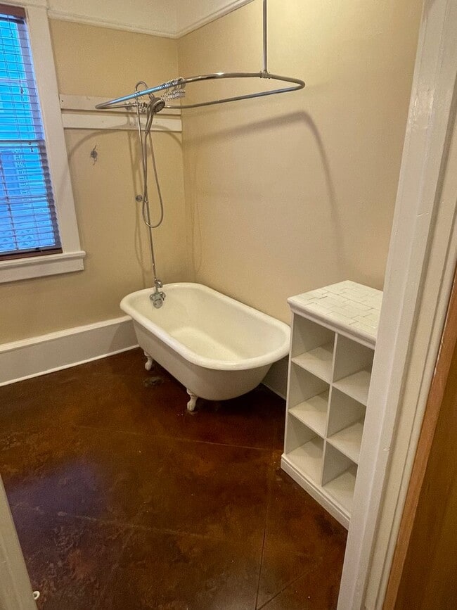 Building Photo - 1BD/1BA Shotgun in MidCity