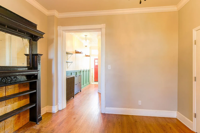 Building Photo - Fully Renovated 3 BR/1.5 BA Apartment in C...