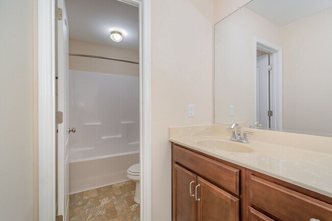 Building Photo - Gorgeous 5BR 3BA Home in Colfax