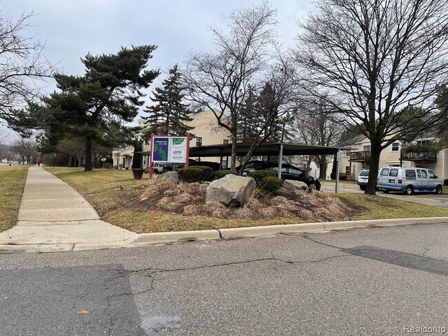 Building Photo - 904 Chestnut Hill Dr