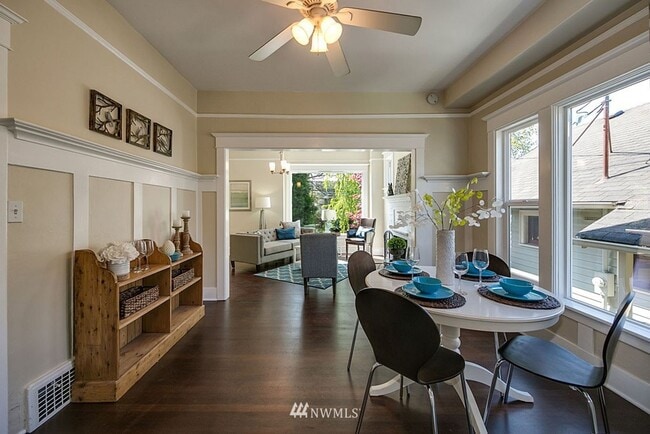 Building Photo - Spacious 5-Bedroom Home with Den & Backyar...