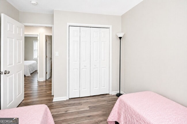 Building Photo - 135 Summer Brooke