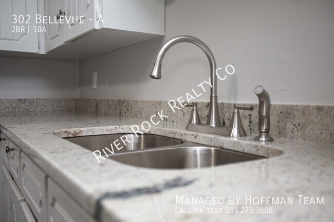 Building Photo - 302 Bellevue-A