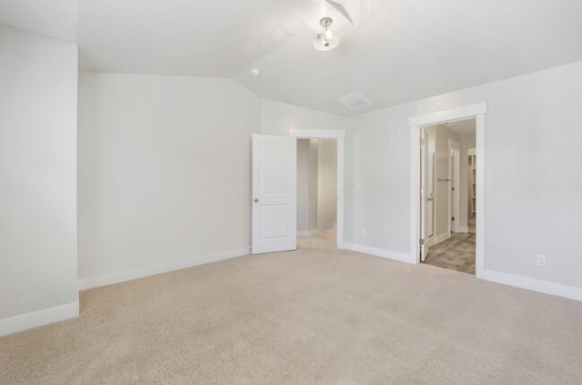 Building Photo - Modern 4-Bedroom Townhome in Saratoga Springs, UT