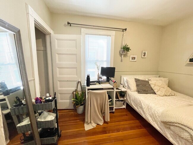 Building Photo - 9 Taft St