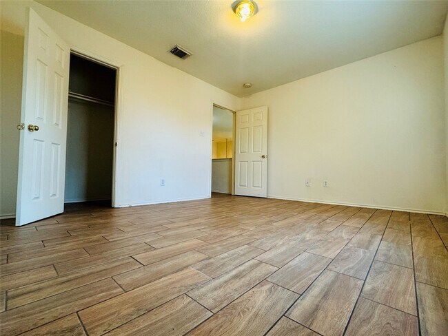 Building Photo - 931 Sierra Springs Ln