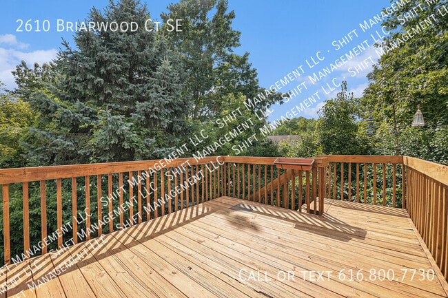 Building Photo - 2610 Briarwood Ct SE