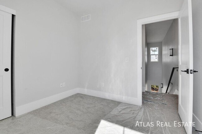 Building Photo - 6643 W 52nd Dr