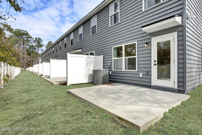 Building Photo - 1640 Kinsman Ave