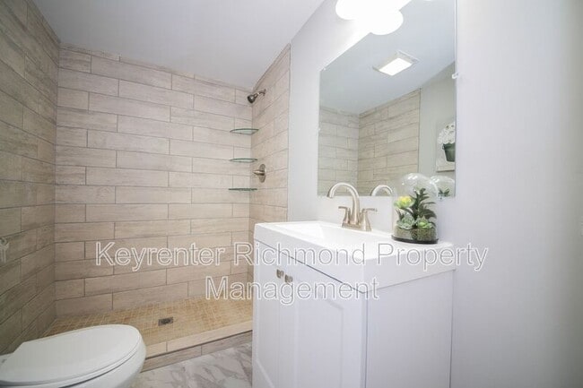 Building Photo - 1001 Colonial Ave