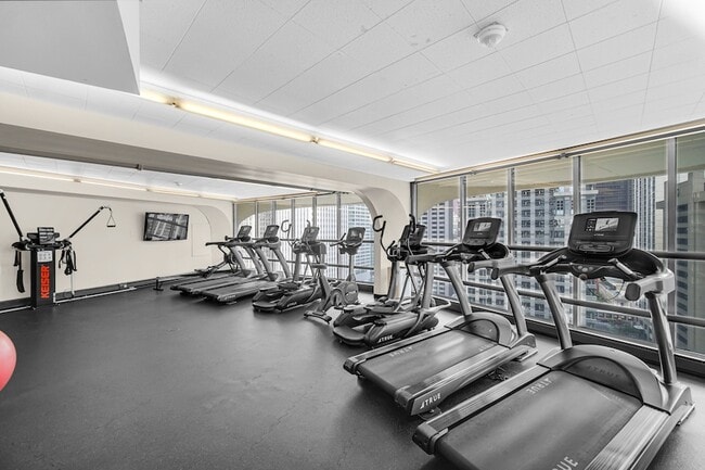 Building Photo - 300 N State St