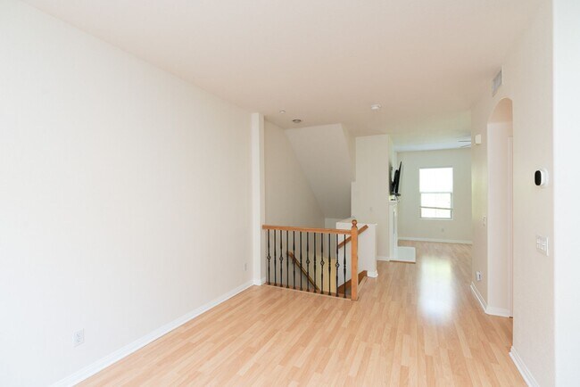 Building Photo - 3 Bedroom Townhome in the Escala Community of Mission Valley