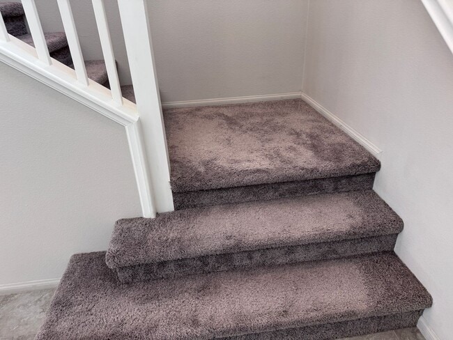 Building Photo - Large Newer Home - 4 Bedroom / 3 1/2 Bath