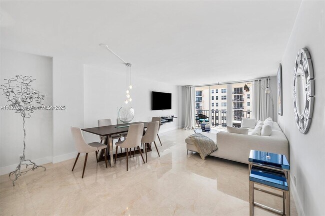 Building Photo - 1149 Hillsboro Mile