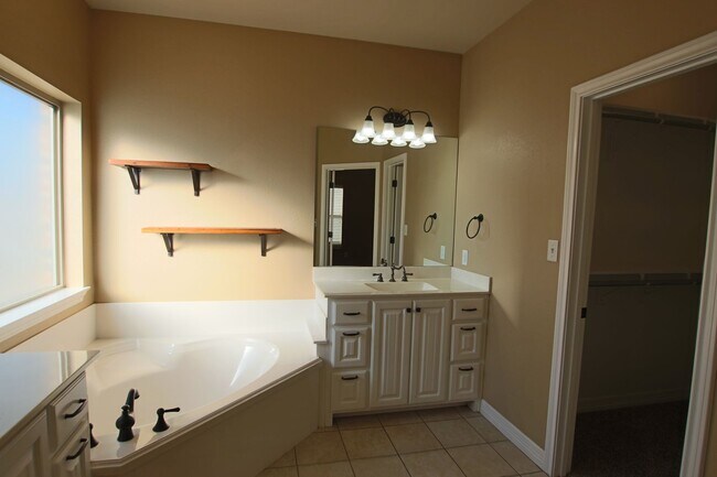 Building Photo - Gorgeous 3 Bed 2 Bath Home in Bullard! Coming Soon!