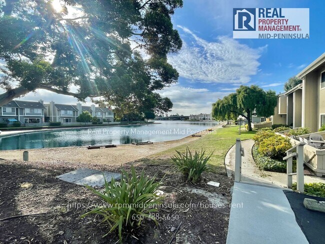 Building Photo - Stunning 2 Bedroom 1.5 Bathroom Waterfront Townhome in Foster City