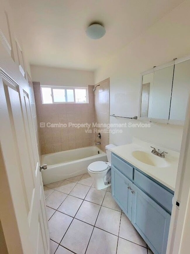 Building Photo - 1424 E 59th St