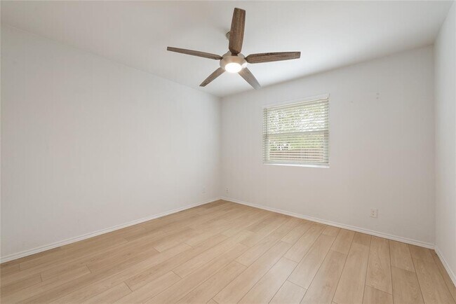 Building Photo - 6809 Lunar Dr