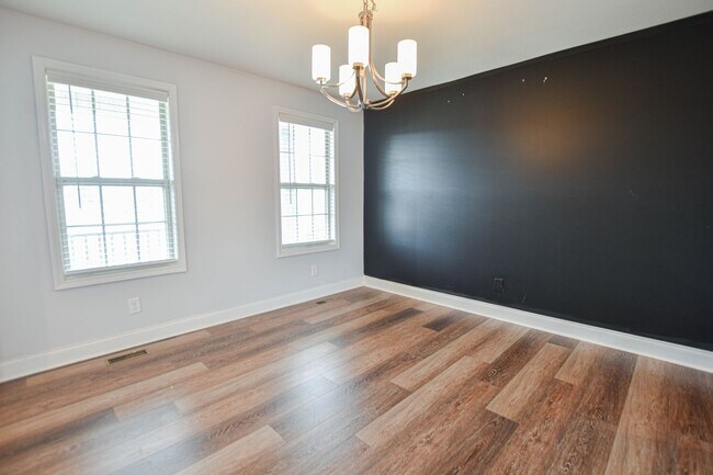Building Photo - Pet Friendly Four Bedroom!