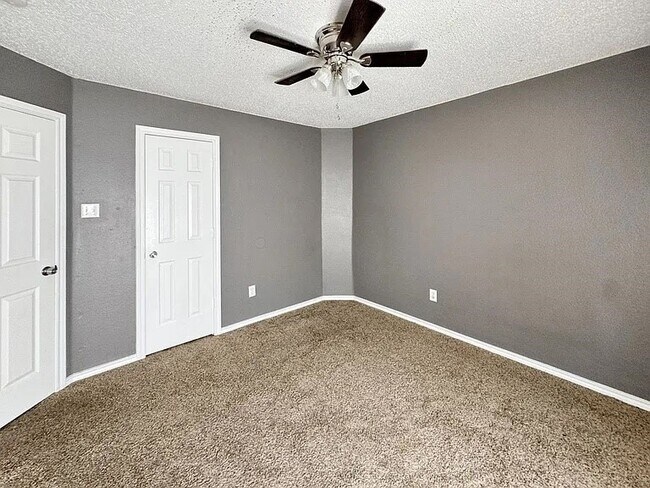 Building Photo - 5634 Indian Hill Dr