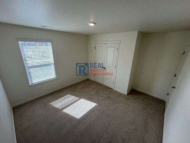 Building Photo - 2494 Wren Dr