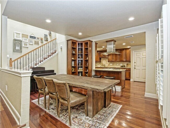 Building Photo - 8123 Forest Mesa Dr