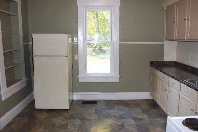 Building Photo - 281 W 5th St