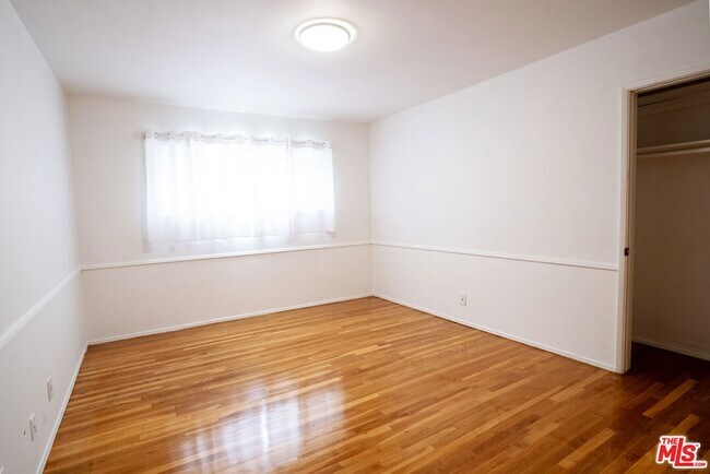 Building Photo - 443 Lomita St