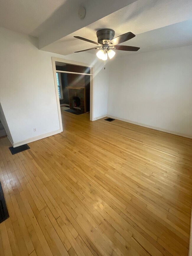 Building Photo - AVAILABLE NOW - 3 Bedroom/1.5 Bath Home wi...