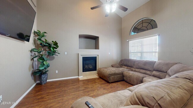 Building Photo - 10803 Elise St