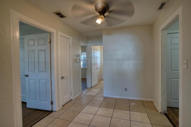 Building Photo - 1744 Granville Court S