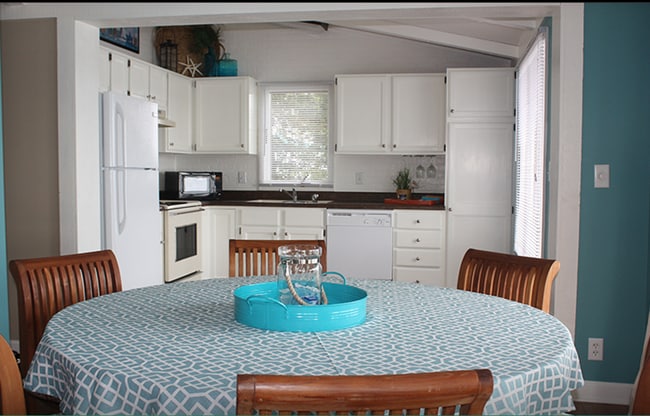 Building Photo - Winter Getaway at Lake Wawasee - 3 Br Ranc...