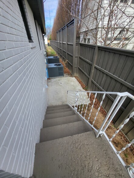 Backyard patio - 1512A Sweetbriar Ave