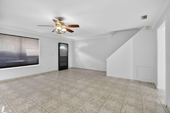 Building Photo - 5514 SW 44th Terrace